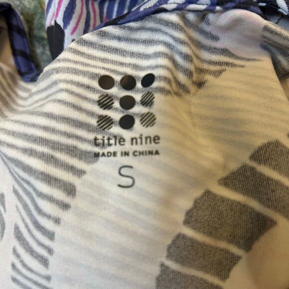 Title Nine Diamalete Womens Athletic Dress Small Geometric V-Neck Athleisure - Picture 2 of 5